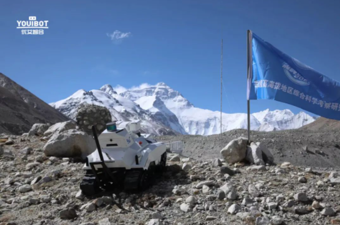 Youibot ロボット Aris-8848 は、エベレスト科学遠征隊の頂上到達を支援します!